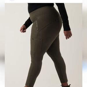 Athleta Headlands Hybrid Cargo II Tight Legging